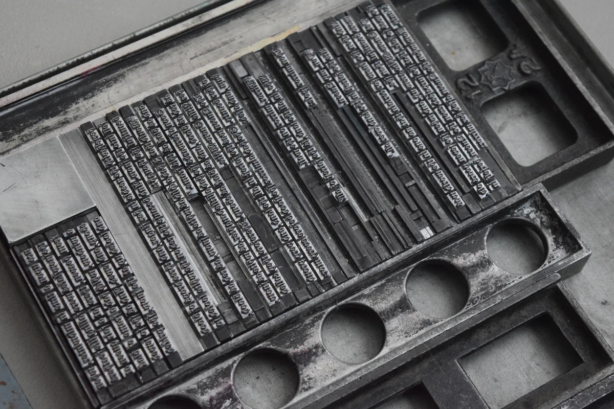 Pages of Little Snow-White handset in Fraktur, locked up in a chase with steel furniture